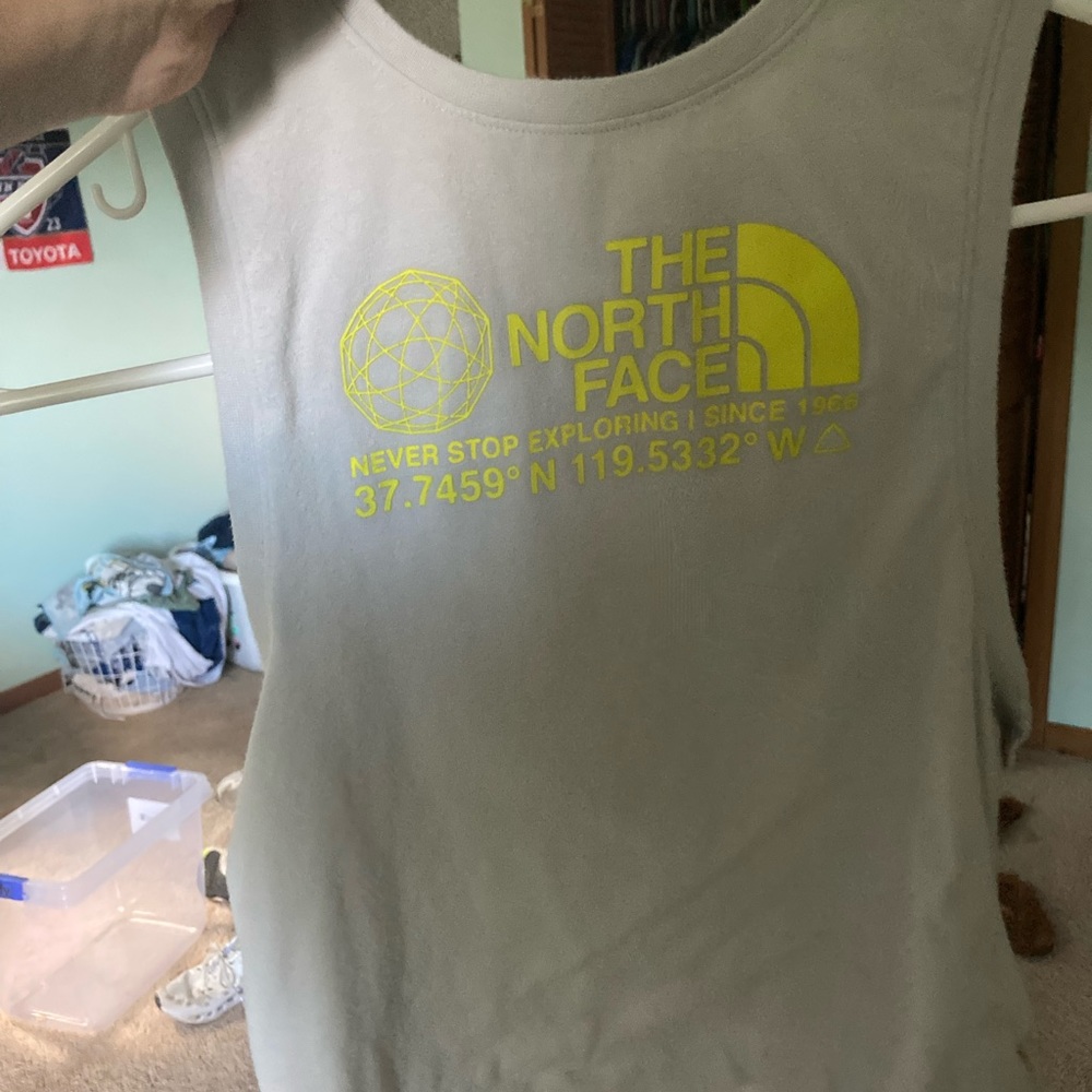 North face cropped workout tank